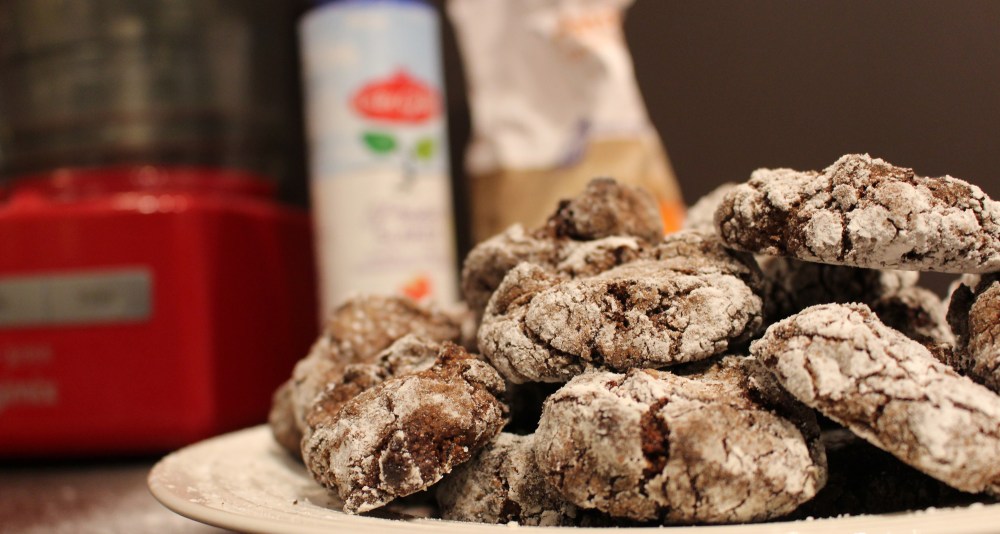 Chocolade-amandelkoekjes met kersen